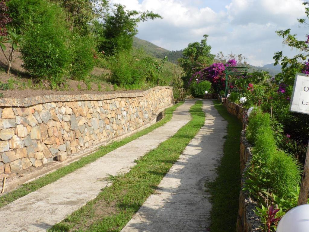 Aythaya Monte Divino Lodge Таунджи Екстериор снимка